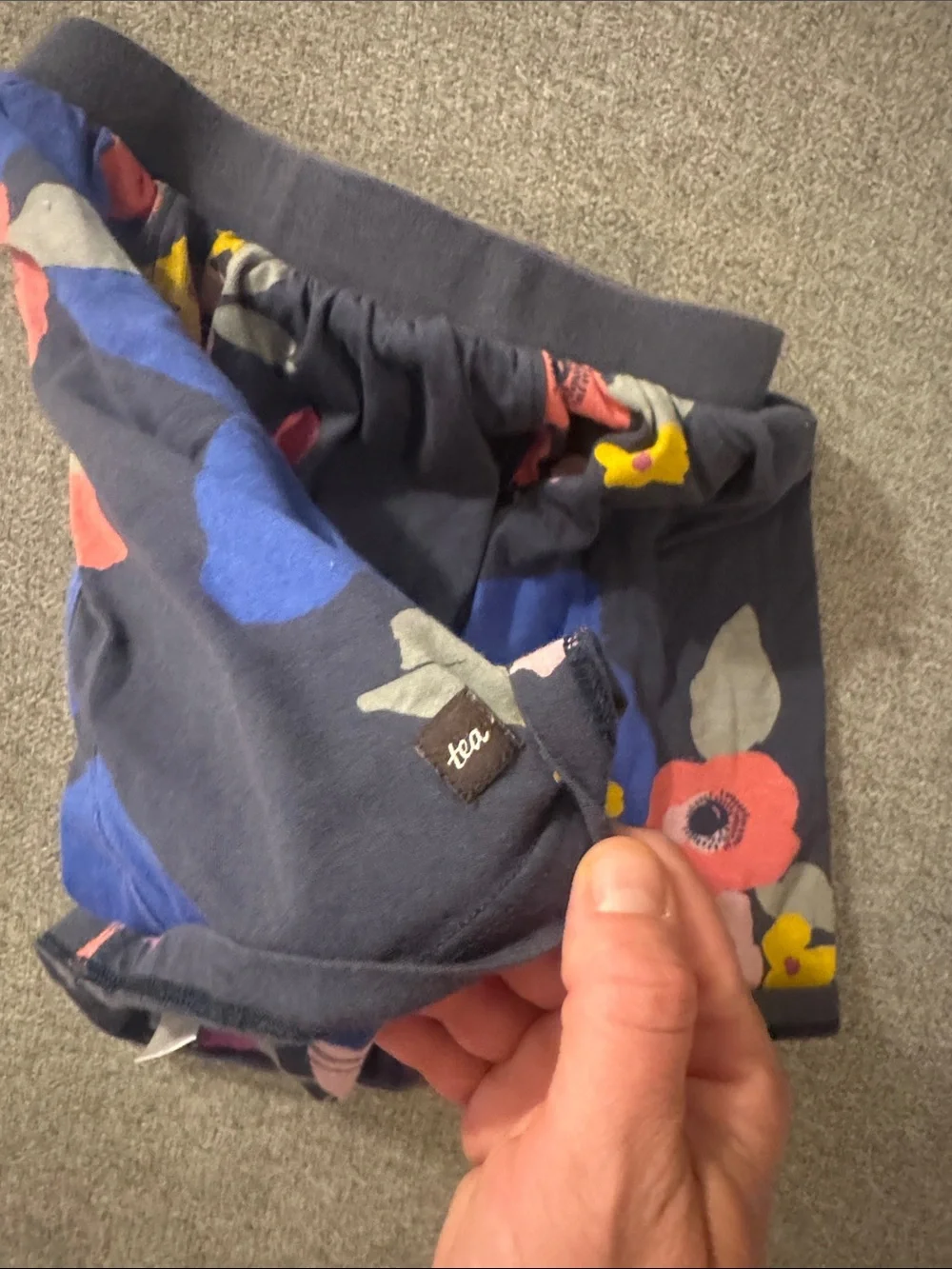 5/$15- Tea Collection Navy Floral Skirt with Blue, Pink & Yellow Accents